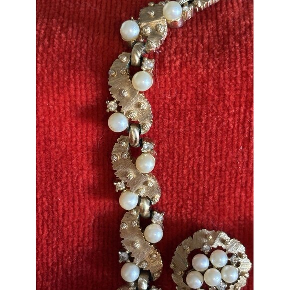 Crown Trifari Heavy Gold Plated, Cubic Zirc, Pearl Necklace & Matching Earrings - Picture 6 of 16